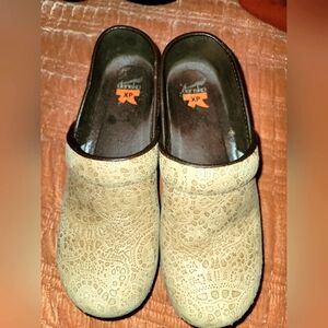 Dansko Beige Patterned Mules with Dark Brown Edging